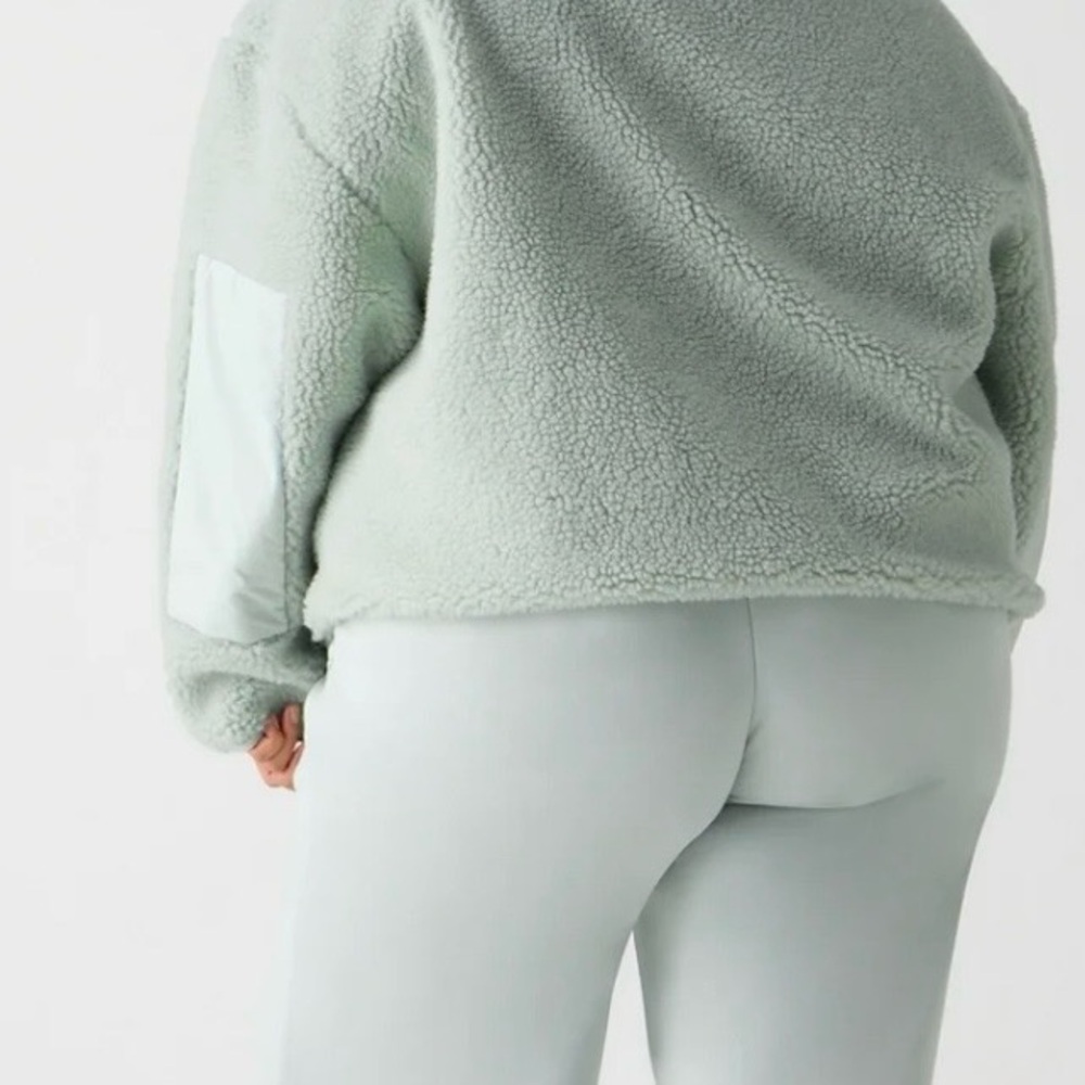 Fabletics - Picture 2 of 2
